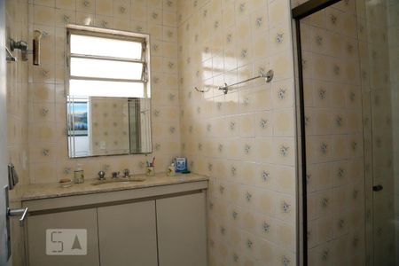 Casa à venda com 200m², 4 quartos e 2 vagasBanheiro