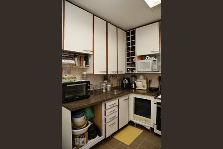 Casa à venda com 200m², 4 quartos e 2 vagasCozinha - Armários