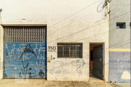 Casa à venda com 400m², 3 quartos e 8 vagas Casa à venda com 400m², 3 quartos e 8 vagasFachada