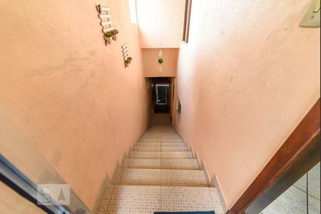 Casa à venda com 400m², 3 quartos e 8 vagas Casa à venda com 400m², 3 quartos e 8 vagasEscada
