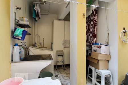 Casa à venda com 120m², 4 quartos e 2 vagas Casa à venda com 120m², 4 quartos e 2 vagasLavanderia