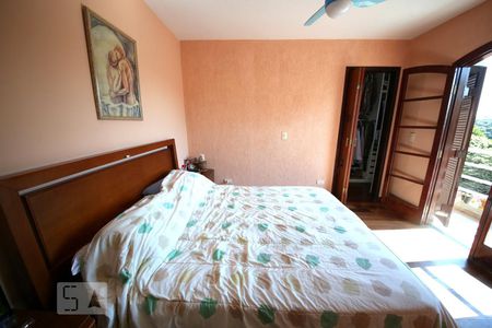 Casa à venda com 204m², 3 quartos e 2 vagasSuíte 