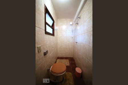 Casa à venda com 204m², 3 quartos e 2 vagasBanheiro de Serviço