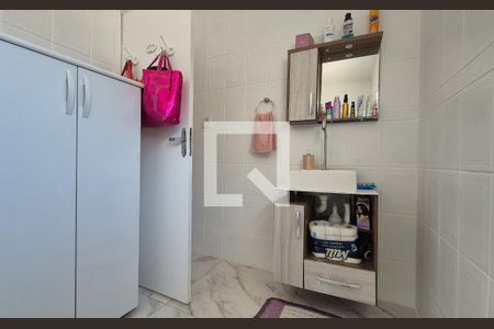 Casa à venda com 193m², 3 quartos e 2 vagasBanheiro