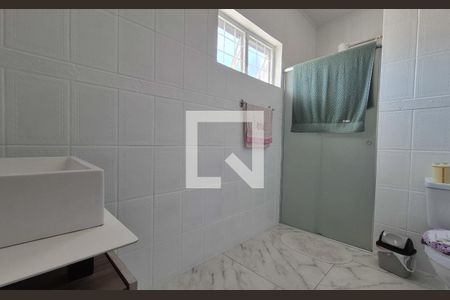 Casa à venda com 193m², 3 quartos e 2 vagasBanheiro