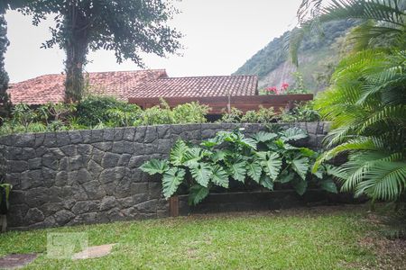 Casa de condomínio à venda com 267m², 3 quartos e 2 vagasFachada