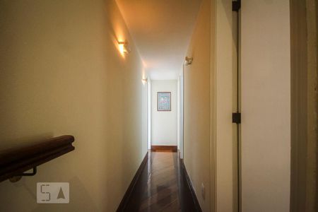 Casa de condomínio à venda com 267m², 3 quartos e 2 vagasCorredor