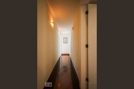 Casa de condomínio à venda com 267m², 3 quartos e 2 vagasCorredor