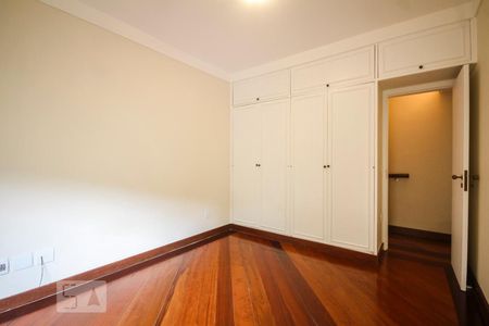 Casa de condomínio à venda com 267m², 3 quartos e 2 vagasSuíte