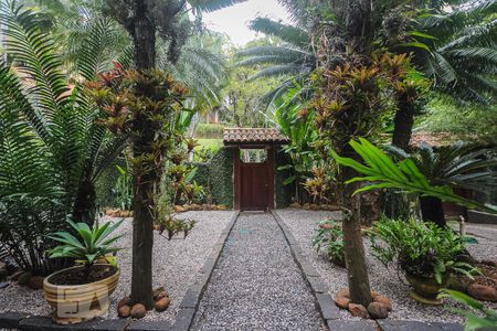 Casa de condomínio à venda com 267m², 3 quartos e 2 vagasQuintal