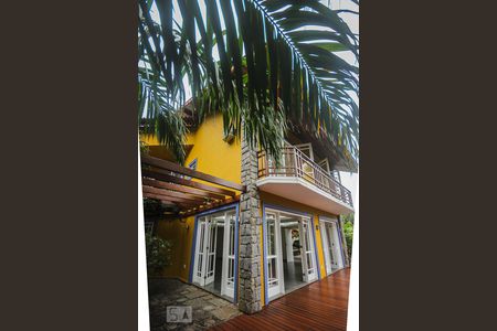 Casa de condomínio à venda com 267m², 3 quartos e 2 vagasFachada