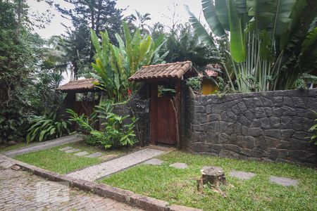 Casa de condomínio à venda com 267m², 3 quartos e 2 vagasFachada