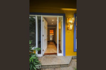 Casa de condomínio à venda com 267m², 3 quartos e 2 vagasQuintal