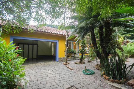 Casa de condomínio à venda com 267m², 3 quartos e 2 vagasQuintal