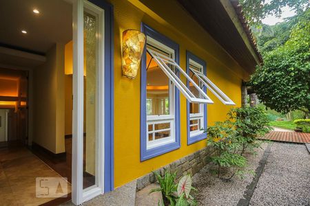 Casa de condomínio à venda com 267m², 3 quartos e 2 vagasQuintal