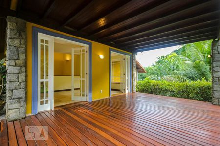 Casa de condomínio à venda com 267m², 3 quartos e 2 vagasVaranda