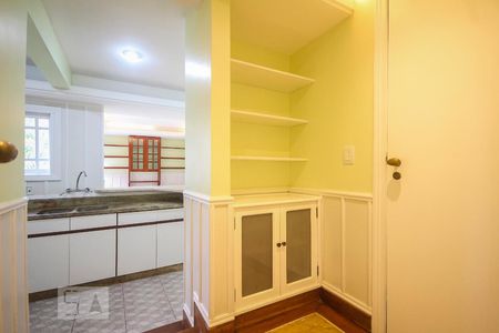 Casa de condomínio à venda com 267m², 3 quartos e 2 vagasHall