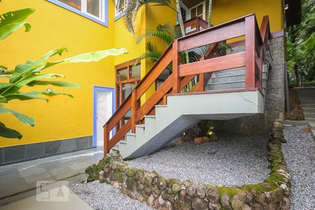 Casa de condomínio à venda com 267m², 3 quartos e 2 vagasQuintal