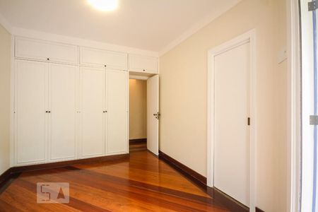 Casa de condomínio à venda com 267m², 3 quartos e 2 vagasSuíte