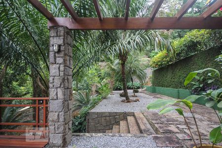 Casa de condomínio à venda com 267m², 3 quartos e 2 vagasQuintal