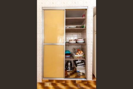 Casa à venda com 230m², 3 quartos e 3 vagasCozinha - Armários