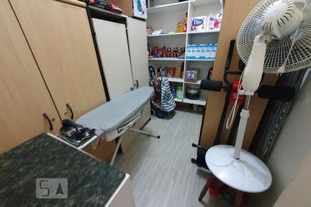 Apartamento à venda com 191m², 4 quartos e 1 vaga Apartamento à venda com 191m², 4 quartos e 1 vagaQuarto de Serviço 2