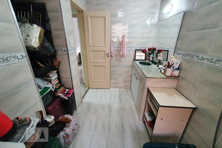 Apartamento à venda com 191m², 4 quartos e 1 vaga Apartamento à venda com 191m², 4 quartos e 1 vagaBanheiro