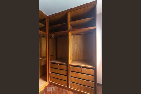 Apartamento à venda com 155m², 3 quartos e 2 vagas Apartamento à venda com 155m², 3 quartos e 2 vagasArmário