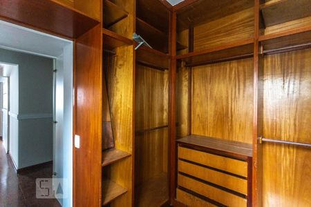 Apartamento à venda com 155m², 3 quartos e 2 vagas Apartamento à venda com 155m², 3 quartos e 2 vagasCloset