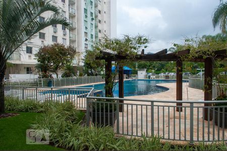 Apartamento para alugar com 65m², 2 quartos e 1 vaga Apartamento para alugar com 65m², 2 quartos e 1 vagaÁrea comum - Piscina