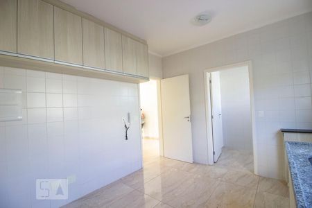 Casa de condomínio à venda com 95m², 3 quartos e 2 vagasCozinha - Armários