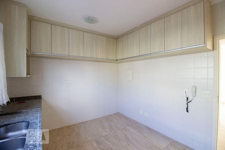 Casa de condomínio à venda com 95m², 3 quartos e 2 vagasCozinha - Armários