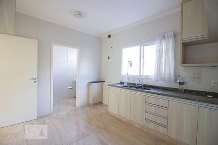 Casa de condomínio à venda com 95m², 3 quartos e 2 vagasCozinha - Armários