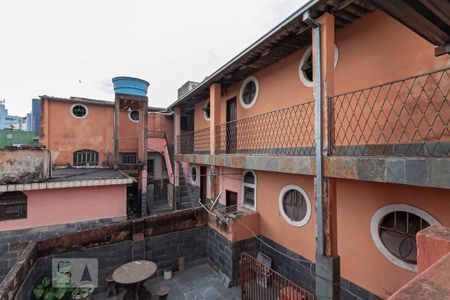 Casa para alugar com 360m², 4 quartos e 1 vagaBarracões nos fundos