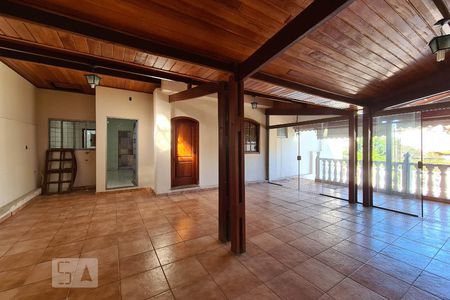 Casa à venda com 150m², 3 quartos e 2 vagas Casa à venda com 150m², 3 quartos e 2 vagasVaranda