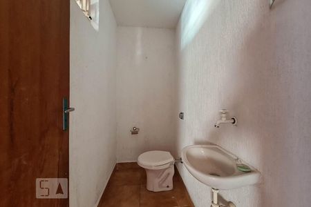 Casa à venda com 150m², 3 quartos e 2 vagas Casa à venda com 150m², 3 quartos e 2 vagasBanheiro de Serviço