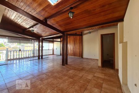 Casa à venda com 150m², 3 quartos e 2 vagas Casa à venda com 150m², 3 quartos e 2 vagasVaranda