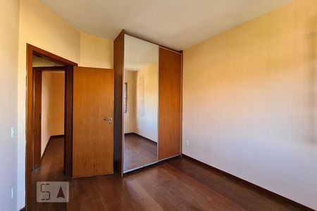 Quarto 2 de casa à venda com 3 quartos, 150m² em Santa Tereza, Belo Horizonte