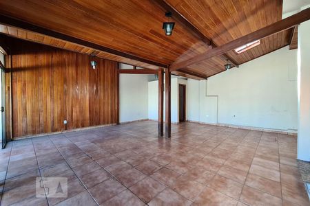 Casa à venda com 150m², 3 quartos e 2 vagas Casa à venda com 150m², 3 quartos e 2 vagasVaranda