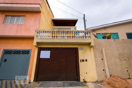 Casa à venda com 180m², 4 quartos e 2 vagas Casa à venda com 180m², 4 quartos e 2 vagasFachada