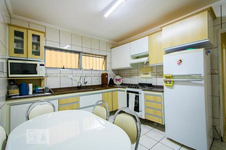 Casa à venda com 180m², 4 quartos e 2 vagas Casa à venda com 180m², 4 quartos e 2 vagasCozinha
