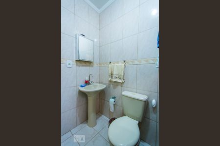 Casa à venda com 180m², 4 quartos e 2 vagas Casa à venda com 180m², 4 quartos e 2 vagasBanheiro Social 2