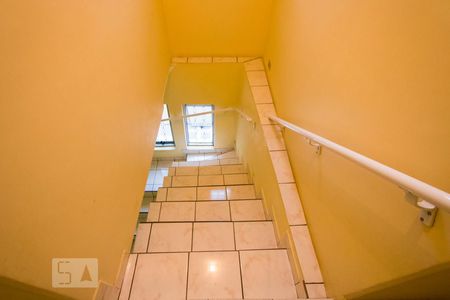 Casa à venda com 180m², 4 quartos e 2 vagas Casa à venda com 180m², 4 quartos e 2 vagasEscadas