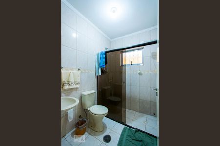 Casa à venda com 180m², 4 quartos e 2 vagas Casa à venda com 180m², 4 quartos e 2 vagasBanheiro Social 2