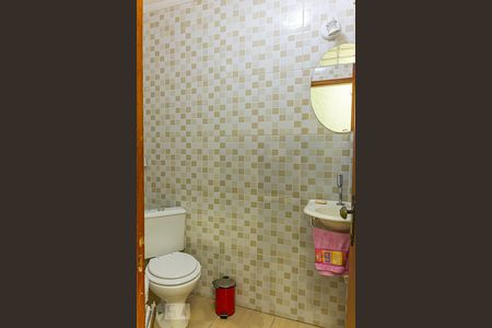 Casa de condomínio à venda com 165m², 3 quartos e 3 vagasBanheiro de Serviço