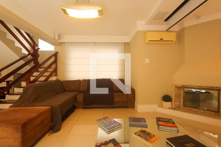 Sala de casa de condomínio à venda com 4 quartos, 260m² em Boa Vista, Porto Alegre