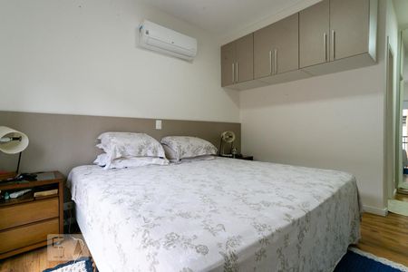 Casa de condomínio à venda com 275m², 3 quartos e 3 vagas Casa de condomínio à venda com 275m², 3 quartos e 3 vagasSuíte 1
