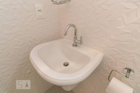 Casa à venda com 170m², 3 quartos e 1 vagaBanheiro da Suíte 2 - Pia