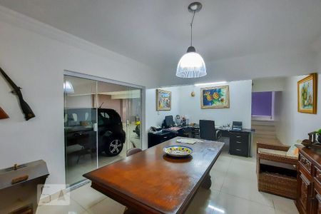 Casa à venda com 450m², 4 quartos e 6 vagasEscritório