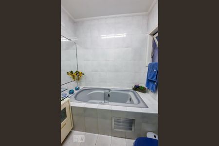 Casa à venda com 450m², 4 quartos e 6 vagasBanheiro da Suíte 1